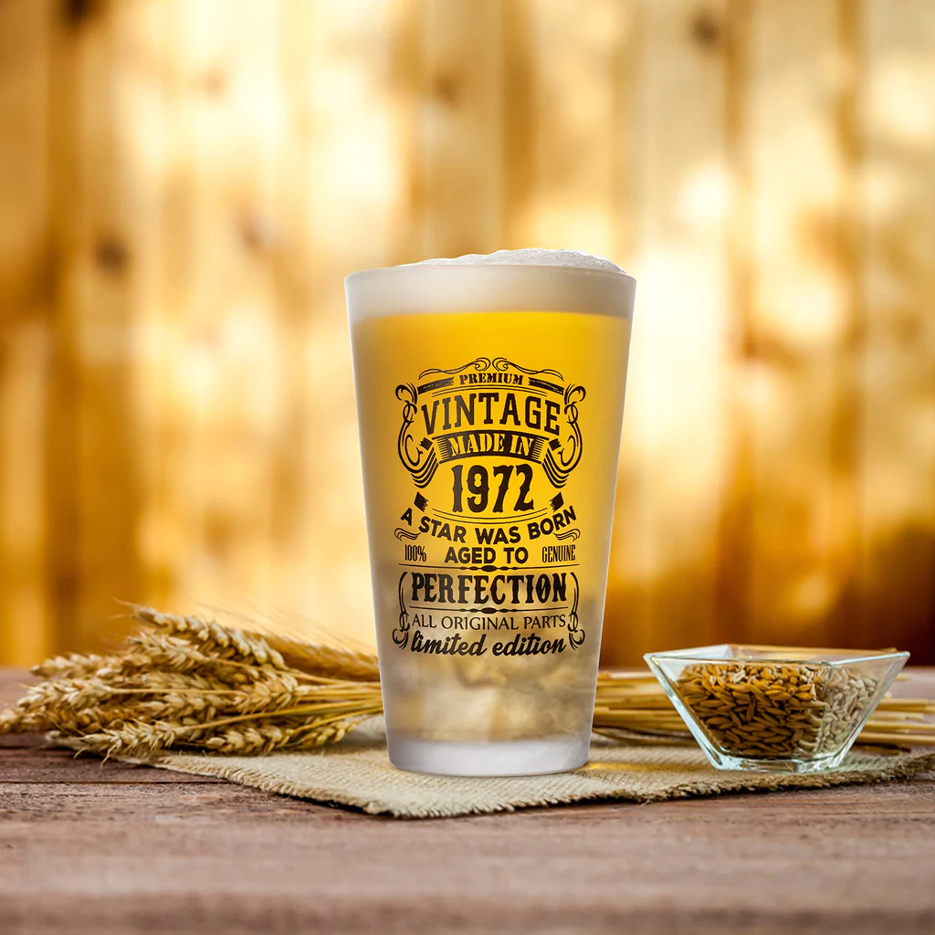 Vintage 1972 Beer Glass - Premium Personalized 480ml Pint Glass for a Crisp Beer - Perfect 50th Birthday or Dad Gift